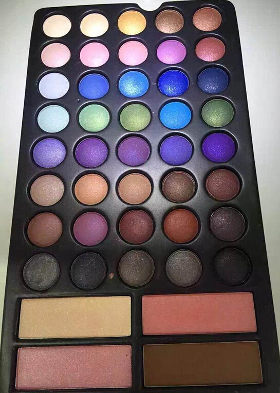 Eye shadow compact
